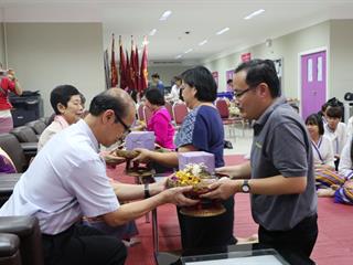 หน่วยกิจการนิสิตและทำนุบำรุงศิลปวัฒนธรรม,ร่วมกับสโมสรนิสิตคณะรัฐศาสตร์และสังคมศาสตร์,มหาวิทยาลัยพะเยา,ดำเนินโครงการสระเกล้าดำหัว,ป๋าเวณีปี๋ใหม่เมือง,ประจำปีการศึกษา,2561