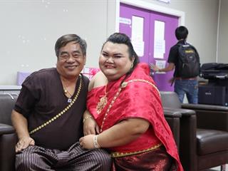 หน่วยกิจการนิสิตและทำนุบำรุงศิลปวัฒนธรรม,ร่วมกับสโมสรนิสิตคณะรัฐศาสตร์และสังคมศาสตร์,มหาวิทยาลัยพะเยา,ดำเนินโครงการสระเกล้าดำหัว,ป๋าเวณีปี๋ใหม่เมือง,ประจำปีการศึกษา,2561