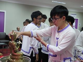 หน่วยกิจการนิสิตและทำนุบำรุงศิลปวัฒนธรรม,ร่วมกับสโมสรนิสิตคณะรัฐศาสตร์และสังคมศาสตร์,มหาวิทยาลัยพะเยา,ดำเนินโครงการสระเกล้าดำหัว,ป๋าเวณีปี๋ใหม่เมือง,ประจำปีการศึกษา,2561