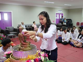 หน่วยกิจการนิสิตและทำนุบำรุงศิลปวัฒนธรรม,ร่วมกับสโมสรนิสิตคณะรัฐศาสตร์และสังคมศาสตร์,มหาวิทยาลัยพะเยา,ดำเนินโครงการสระเกล้าดำหัว,ป๋าเวณีปี๋ใหม่เมือง,ประจำปีการศึกษา,2561