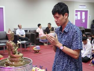 หน่วยกิจการนิสิตและทำนุบำรุงศิลปวัฒนธรรม,ร่วมกับสโมสรนิสิตคณะรัฐศาสตร์และสังคมศาสตร์,มหาวิทยาลัยพะเยา,ดำเนินโครงการสระเกล้าดำหัว,ป๋าเวณีปี๋ใหม่เมือง,ประจำปีการศึกษา,2561