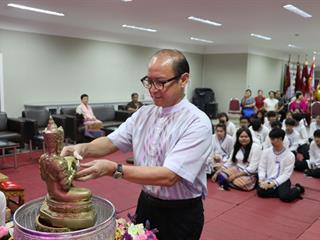 หน่วยกิจการนิสิตและทำนุบำรุงศิลปวัฒนธรรม,ร่วมกับสโมสรนิสิตคณะรัฐศาสตร์และสังคมศาสตร์,มหาวิทยาลัยพะเยา,ดำเนินโครงการสระเกล้าดำหัว,ป๋าเวณีปี๋ใหม่เมือง,ประจำปีการศึกษา,2561
