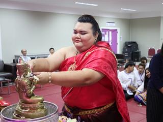 หน่วยกิจการนิสิตและทำนุบำรุงศิลปวัฒนธรรม,ร่วมกับสโมสรนิสิตคณะรัฐศาสตร์และสังคมศาสตร์,มหาวิทยาลัยพะเยา,ดำเนินโครงการสระเกล้าดำหัว,ป๋าเวณีปี๋ใหม่เมือง,ประจำปีการศึกษา,2561