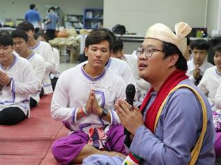 หน่วยกิจการนิสิตและทำนุบำรุงศิลปวัฒนธรรม,ร่วมกับสโมสรนิสิตคณะรัฐศาสตร์และสังคมศาสตร์,มหาวิทยาลัยพะเยา,ดำเนินโครงการสระเกล้าดำหัว,ป๋าเวณีปี๋ใหม่เมือง,ประจำปีการศึกษา,2561