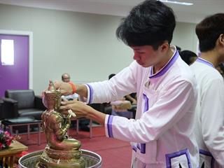 หน่วยกิจการนิสิตและทำนุบำรุงศิลปวัฒนธรรม,ร่วมกับสโมสรนิสิตคณะรัฐศาสตร์และสังคมศาสตร์,มหาวิทยาลัยพะเยา,ดำเนินโครงการสระเกล้าดำหัว,ป๋าเวณีปี๋ใหม่เมือง,ประจำปีการศึกษา,2561