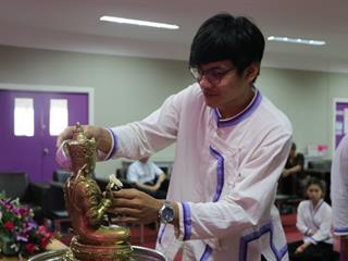 หน่วยกิจการนิสิตและทำนุบำรุงศิลปวัฒนธรรม,ร่วมกับสโมสรนิสิตคณะรัฐศาสตร์และสังคมศาสตร์,มหาวิทยาลัยพะเยา,ดำเนินโครงการสระเกล้าดำหัว,ป๋าเวณีปี๋ใหม่เมือง,ประจำปีการศึกษา,2561