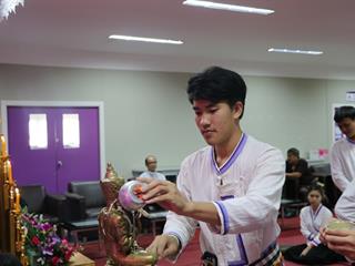 หน่วยกิจการนิสิตและทำนุบำรุงศิลปวัฒนธรรม,ร่วมกับสโมสรนิสิตคณะรัฐศาสตร์และสังคมศาสตร์,มหาวิทยาลัยพะเยา,ดำเนินโครงการสระเกล้าดำหัว,ป๋าเวณีปี๋ใหม่เมือง,ประจำปีการศึกษา,2561