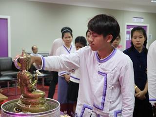 หน่วยกิจการนิสิตและทำนุบำรุงศิลปวัฒนธรรม,ร่วมกับสโมสรนิสิตคณะรัฐศาสตร์และสังคมศาสตร์,มหาวิทยาลัยพะเยา,ดำเนินโครงการสระเกล้าดำหัว,ป๋าเวณีปี๋ใหม่เมือง,ประจำปีการศึกษา,2561