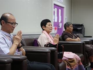 หน่วยกิจการนิสิตและทำนุบำรุงศิลปวัฒนธรรม,ร่วมกับสโมสรนิสิตคณะรัฐศาสตร์และสังคมศาสตร์,มหาวิทยาลัยพะเยา,ดำเนินโครงการสระเกล้าดำหัว,ป๋าเวณีปี๋ใหม่เมือง,ประจำปีการศึกษา,2561