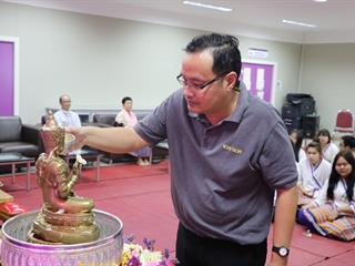 หน่วยกิจการนิสิตและทำนุบำรุงศิลปวัฒนธรรม,ร่วมกับสโมสรนิสิตคณะรัฐศาสตร์และสังคมศาสตร์,มหาวิทยาลัยพะเยา,ดำเนินโครงการสระเกล้าดำหัว,ป๋าเวณีปี๋ใหม่เมือง,ประจำปีการศึกษา,2561