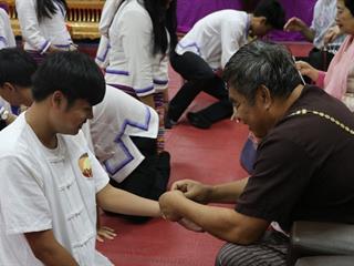 หน่วยกิจการนิสิตและทำนุบำรุงศิลปวัฒนธรรม,ร่วมกับสโมสรนิสิตคณะรัฐศาสตร์และสังคมศาสตร์,มหาวิทยาลัยพะเยา,ดำเนินโครงการสระเกล้าดำหัว,ป๋าเวณีปี๋ใหม่เมือง,ประจำปีการศึกษา,2561