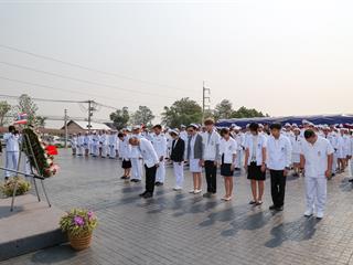 มหาวิทยาลัยพะเยา,นำโดย,ศาสตราจารย์พิเศษ,ดร.มณฑล,สงวนเสริมศรี,อธิการบดีมหาวิทยาลัยพะเยา,พร้อมด้วยคณะผู้บริหาร,คณาจารย์,เจ้าหน้าที่,,เข้าร่วมพิธีวางพวงมาลาถวายราชสักการะ,วันคล้ายวันสวรรคตสมเด็จพระนเรศวรมหาราช,ประจำปี,2561,