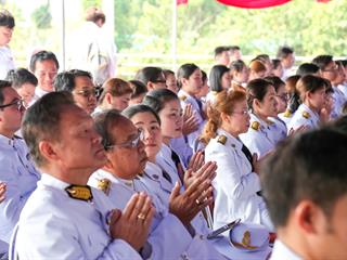 มหาวิทยาลัยพะเยา,นำโดย,ศาสตราจารย์พิเศษ,ดร.มณฑล,สงวนเสริมศรี,อธิการบดีมหาวิทยาลัยพะเยา,พร้อมด้วยคณะผู้บริหาร,คณาจารย์,เจ้าหน้าที่,,เข้าร่วมพิธีวางพวงมาลาถวายราชสักการะ,วันคล้ายวันสวรรคตสมเด็จพระนเรศวรมหาราช,ประจำปี,2561,