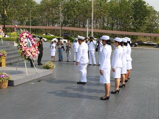 มหาวิทยาลัยพะเยา,นำโดย,ศาสตราจารย์พิเศษ,ดร.มณฑล,สงวนเสริมศรี,อธิการบดีมหาวิทยาลัยพะเยา,พร้อมด้วยคณะผู้บริหาร,คณาจารย์,เจ้าหน้าที่,,เข้าร่วมพิธีวางพวงมาลาถวายราชสักการะ,วันคล้ายวันสวรรคตสมเด็จพระนเรศวรมหาราช,ประจำปี,2561,
