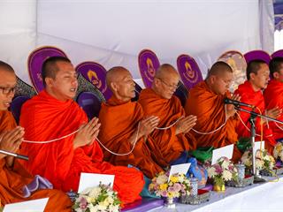 มหาวิทยาลัยพะเยา,นำโดย,ศาสตราจารย์พิเศษ,ดร.มณฑล,สงวนเสริมศรี,อธิการบดีมหาวิทยาลัยพะเยา,พร้อมด้วยคณะผู้บริหาร,คณาจารย์,เจ้าหน้าที่,,เข้าร่วมพิธีวางพวงมาลาถวายราชสักการะ,วันคล้ายวันสวรรคตสมเด็จพระนเรศวรมหาราช,ประจำปี,2561,