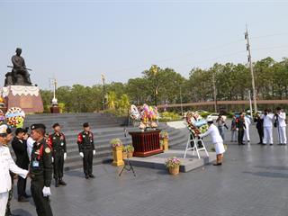 มหาวิทยาลัยพะเยา,นำโดย,ศาสตราจารย์พิเศษ,ดร.มณฑล,สงวนเสริมศรี,อธิการบดีมหาวิทยาลัยพะเยา,พร้อมด้วยคณะผู้บริหาร,คณาจารย์,เจ้าหน้าที่,,เข้าร่วมพิธีวางพวงมาลาถวายราชสักการะ,วันคล้ายวันสวรรคตสมเด็จพระนเรศวรมหาราช,ประจำปี,2561,