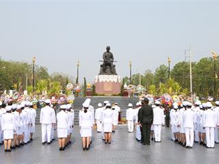 มหาวิทยาลัยพะเยา,นำโดย,ศาสตราจารย์พิเศษ,ดร.มณฑล,สงวนเสริมศรี,อธิการบดีมหาวิทยาลัยพะเยา,พร้อมด้วยคณะผู้บริหาร,คณาจารย์,เจ้าหน้าที่,,เข้าร่วมพิธีวางพวงมาลาถวายราชสักการะ,วันคล้ายวันสวรรคตสมเด็จพระนเรศวรมหาราช,ประจำปี,2561,