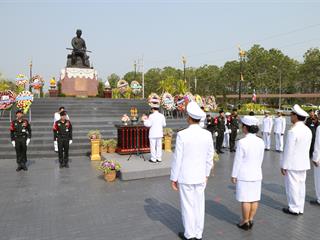มหาวิทยาลัยพะเยา,นำโดย,ศาสตราจารย์พิเศษ,ดร.มณฑล,สงวนเสริมศรี,อธิการบดีมหาวิทยาลัยพะเยา,พร้อมด้วยคณะผู้บริหาร,คณาจารย์,เจ้าหน้าที่,,เข้าร่วมพิธีวางพวงมาลาถวายราชสักการะ,วันคล้ายวันสวรรคตสมเด็จพระนเรศวรมหาราช,ประจำปี,2561,