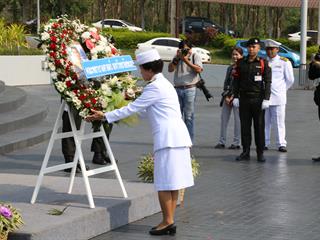 มหาวิทยาลัยพะเยา,นำโดย,ศาสตราจารย์พิเศษ,ดร.มณฑล,สงวนเสริมศรี,อธิการบดีมหาวิทยาลัยพะเยา,พร้อมด้วยคณะผู้บริหาร,คณาจารย์,เจ้าหน้าที่,,เข้าร่วมพิธีวางพวงมาลาถวายราชสักการะ,วันคล้ายวันสวรรคตสมเด็จพระนเรศวรมหาราช,ประจำปี,2561,