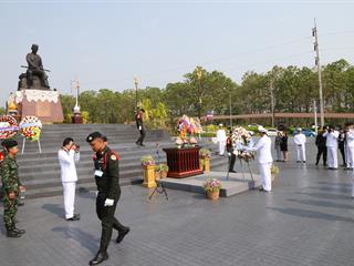 มหาวิทยาลัยพะเยา,นำโดย,ศาสตราจารย์พิเศษ,ดร.มณฑล,สงวนเสริมศรี,อธิการบดีมหาวิทยาลัยพะเยา,พร้อมด้วยคณะผู้บริหาร,คณาจารย์,เจ้าหน้าที่,,เข้าร่วมพิธีวางพวงมาลาถวายราชสักการะ,วันคล้ายวันสวรรคตสมเด็จพระนเรศวรมหาราช,ประจำปี,2561,