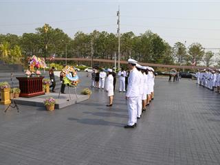 มหาวิทยาลัยพะเยา,นำโดย,ศาสตราจารย์พิเศษ,ดร.มณฑล,สงวนเสริมศรี,อธิการบดีมหาวิทยาลัยพะเยา,พร้อมด้วยคณะผู้บริหาร,คณาจารย์,เจ้าหน้าที่,,เข้าร่วมพิธีวางพวงมาลาถวายราชสักการะ,วันคล้ายวันสวรรคตสมเด็จพระนเรศวรมหาราช,ประจำปี,2561,