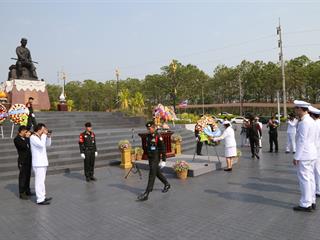 มหาวิทยาลัยพะเยา,นำโดย,ศาสตราจารย์พิเศษ,ดร.มณฑล,สงวนเสริมศรี,อธิการบดีมหาวิทยาลัยพะเยา,พร้อมด้วยคณะผู้บริหาร,คณาจารย์,เจ้าหน้าที่,,เข้าร่วมพิธีวางพวงมาลาถวายราชสักการะ,วันคล้ายวันสวรรคตสมเด็จพระนเรศวรมหาราช,ประจำปี,2561,