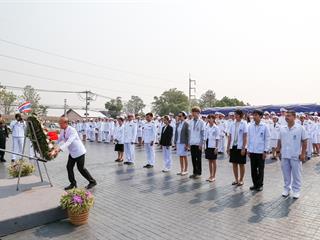 มหาวิทยาลัยพะเยา,นำโดย,ศาสตราจารย์พิเศษ,ดร.มณฑล,สงวนเสริมศรี,อธิการบดีมหาวิทยาลัยพะเยา,พร้อมด้วยคณะผู้บริหาร,คณาจารย์,เจ้าหน้าที่,,เข้าร่วมพิธีวางพวงมาลาถวายราชสักการะ,วันคล้ายวันสวรรคตสมเด็จพระนเรศวรมหาราช,ประจำปี,2561,