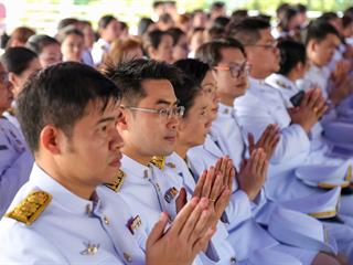 มหาวิทยาลัยพะเยา,นำโดย,ศาสตราจารย์พิเศษ,ดร.มณฑล,สงวนเสริมศรี,อธิการบดีมหาวิทยาลัยพะเยา,พร้อมด้วยคณะผู้บริหาร,คณาจารย์,เจ้าหน้าที่,,เข้าร่วมพิธีวางพวงมาลาถวายราชสักการะ,วันคล้ายวันสวรรคตสมเด็จพระนเรศวรมหาราช,ประจำปี,2561,