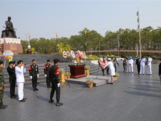 มหาวิทยาลัยพะเยา,นำโดย,ศาสตราจารย์พิเศษ,ดร.มณฑล,สงวนเสริมศรี,อธิการบดีมหาวิทยาลัยพะเยา,พร้อมด้วยคณะผู้บริหาร,คณาจารย์,เจ้าหน้าที่,,เข้าร่วมพิธีวางพวงมาลาถวายราชสักการะ,วันคล้ายวันสวรรคตสมเด็จพระนเรศวรมหาราช,ประจำปี,2561,