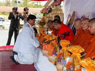 มหาวิทยาลัยพะเยา,นำโดย,ศาสตราจารย์พิเศษ,ดร.มณฑล,สงวนเสริมศรี,อธิการบดีมหาวิทยาลัยพะเยา,พร้อมด้วยคณะผู้บริหาร,คณาจารย์,เจ้าหน้าที่,,เข้าร่วมพิธีวางพวงมาลาถวายราชสักการะ,วันคล้ายวันสวรรคตสมเด็จพระนเรศวรมหาราช,ประจำปี,2561,