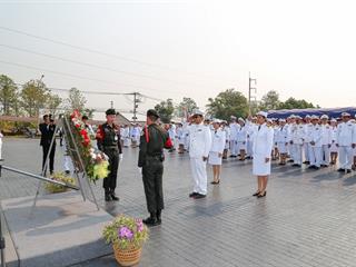 มหาวิทยาลัยพะเยา,นำโดย,ศาสตราจารย์พิเศษ,ดร.มณฑล,สงวนเสริมศรี,อธิการบดีมหาวิทยาลัยพะเยา,พร้อมด้วยคณะผู้บริหาร,คณาจารย์,เจ้าหน้าที่,,เข้าร่วมพิธีวางพวงมาลาถวายราชสักการะ,วันคล้ายวันสวรรคตสมเด็จพระนเรศวรมหาราช,ประจำปี,2561,