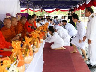 มหาวิทยาลัยพะเยา,นำโดย,ศาสตราจารย์พิเศษ,ดร.มณฑล,สงวนเสริมศรี,อธิการบดีมหาวิทยาลัยพะเยา,พร้อมด้วยคณะผู้บริหาร,คณาจารย์,เจ้าหน้าที่,,เข้าร่วมพิธีวางพวงมาลาถวายราชสักการะ,วันคล้ายวันสวรรคตสมเด็จพระนเรศวรมหาราช,ประจำปี,2561,