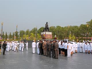 มหาวิทยาลัยพะเยา,นำโดย,ศาสตราจารย์พิเศษ,ดร.มณฑล,สงวนเสริมศรี,อธิการบดีมหาวิทยาลัยพะเยา,พร้อมด้วยคณะผู้บริหาร,คณาจารย์,เจ้าหน้าที่,,เข้าร่วมพิธีวางพวงมาลาถวายราชสักการะ,วันคล้ายวันสวรรคตสมเด็จพระนเรศวรมหาราช,ประจำปี,2561,