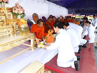 มหาวิทยาลัยพะเยา,นำโดย,ศาสตราจารย์พิเศษ,ดร.มณฑล,สงวนเสริมศรี,อธิการบดีมหาวิทยาลัยพะเยา,พร้อมด้วยคณะผู้บริหาร,คณาจารย์,เจ้าหน้าที่,,เข้าร่วมพิธีวางพวงมาลาถวายราชสักการะ,วันคล้ายวันสวรรคตสมเด็จพระนเรศวรมหาราช,ประจำปี,2561,