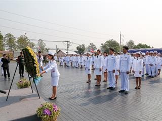 มหาวิทยาลัยพะเยา,นำโดย,ศาสตราจารย์พิเศษ,ดร.มณฑล,สงวนเสริมศรี,อธิการบดีมหาวิทยาลัยพะเยา,พร้อมด้วยคณะผู้บริหาร,คณาจารย์,เจ้าหน้าที่,,เข้าร่วมพิธีวางพวงมาลาถวายราชสักการะ,วันคล้ายวันสวรรคตสมเด็จพระนเรศวรมหาราช,ประจำปี,2561,