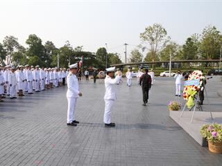 มหาวิทยาลัยพะเยา,นำโดย,ศาสตราจารย์พิเศษ,ดร.มณฑล,สงวนเสริมศรี,อธิการบดีมหาวิทยาลัยพะเยา,พร้อมด้วยคณะผู้บริหาร,คณาจารย์,เจ้าหน้าที่,,เข้าร่วมพิธีวางพวงมาลาถวายราชสักการะ,วันคล้ายวันสวรรคตสมเด็จพระนเรศวรมหาราช,ประจำปี,2561,