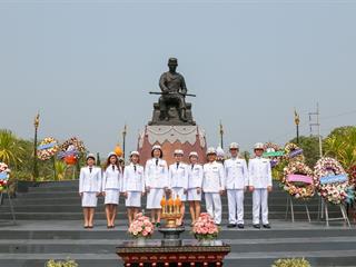 มหาวิทยาลัยพะเยา,นำโดย,ศาสตราจารย์พิเศษ,ดร.มณฑล,สงวนเสริมศรี,อธิการบดีมหาวิทยาลัยพะเยา,พร้อมด้วยคณะผู้บริหาร,คณาจารย์,เจ้าหน้าที่,,เข้าร่วมพิธีวางพวงมาลาถวายราชสักการะ,วันคล้ายวันสวรรคตสมเด็จพระนเรศวรมหาราช,ประจำปี,2561,