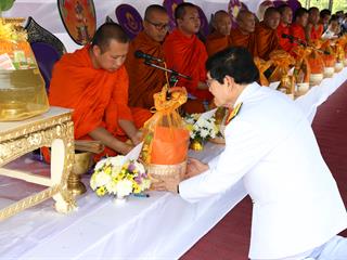 มหาวิทยาลัยพะเยา,นำโดย,ศาสตราจารย์พิเศษ,ดร.มณฑล,สงวนเสริมศรี,อธิการบดีมหาวิทยาลัยพะเยา,พร้อมด้วยคณะผู้บริหาร,คณาจารย์,เจ้าหน้าที่,,เข้าร่วมพิธีวางพวงมาลาถวายราชสักการะ,วันคล้ายวันสวรรคตสมเด็จพระนเรศวรมหาราช,ประจำปี,2561,