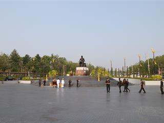 มหาวิทยาลัยพะเยา,นำโดย,ศาสตราจารย์พิเศษ,ดร.มณฑล,สงวนเสริมศรี,อธิการบดีมหาวิทยาลัยพะเยา,พร้อมด้วยคณะผู้บริหาร,คณาจารย์,เจ้าหน้าที่,,เข้าร่วมพิธีวางพวงมาลาถวายราชสักการะ,วันคล้ายวันสวรรคตสมเด็จพระนเรศวรมหาราช,ประจำปี,2561,