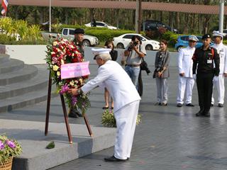 มหาวิทยาลัยพะเยา,นำโดย,ศาสตราจารย์พิเศษ,ดร.มณฑล,สงวนเสริมศรี,อธิการบดีมหาวิทยาลัยพะเยา,พร้อมด้วยคณะผู้บริหาร,คณาจารย์,เจ้าหน้าที่,,เข้าร่วมพิธีวางพวงมาลาถวายราชสักการะ,วันคล้ายวันสวรรคตสมเด็จพระนเรศวรมหาราช,ประจำปี,2561,
