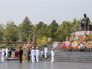 มหาวิทยาลัยพะเยา,นำโดย,ศาสตราจารย์พิเศษ,ดร.มณฑล,สงวนเสริมศรี,อธิการบดีมหาวิทยาลัยพะเยา,พร้อมด้วยคณะผู้บริหาร,คณาจารย์,เจ้าหน้าที่,,เข้าร่วมพิธีวางพวงมาลาถวายราชสักการะ,วันคล้ายวันสวรรคตสมเด็จพระนเรศวรมหาราช,ประจำปี,2561,