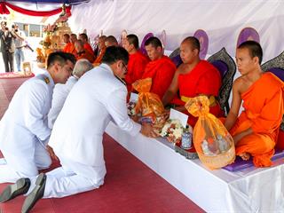 มหาวิทยาลัยพะเยา,นำโดย,ศาสตราจารย์พิเศษ,ดร.มณฑล,สงวนเสริมศรี,อธิการบดีมหาวิทยาลัยพะเยา,พร้อมด้วยคณะผู้บริหาร,คณาจารย์,เจ้าหน้าที่,,เข้าร่วมพิธีวางพวงมาลาถวายราชสักการะ,วันคล้ายวันสวรรคตสมเด็จพระนเรศวรมหาราช,ประจำปี,2561,