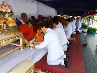 มหาวิทยาลัยพะเยา,นำโดย,ศาสตราจารย์พิเศษ,ดร.มณฑล,สงวนเสริมศรี,อธิการบดีมหาวิทยาลัยพะเยา,พร้อมด้วยคณะผู้บริหาร,คณาจารย์,เจ้าหน้าที่,,เข้าร่วมพิธีวางพวงมาลาถวายราชสักการะ,วันคล้ายวันสวรรคตสมเด็จพระนเรศวรมหาราช,ประจำปี,2561,