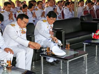 มหาวิทยาลัยพะเยา,นำโดย,ศาสตราจารย์พิเศษ,ดร.มณฑล,สงวนเสริมศรี,อธิการบดีมหาวิทยาลัยพะเยา,พร้อมด้วยคณะผู้บริหาร,คณาจารย์,เจ้าหน้าที่,,เข้าร่วมพิธีวางพวงมาลาถวายราชสักการะ,วันคล้ายวันสวรรคตสมเด็จพระนเรศวรมหาราช,ประจำปี,2561,