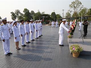 มหาวิทยาลัยพะเยา,นำโดย,ศาสตราจารย์พิเศษ,ดร.มณฑล,สงวนเสริมศรี,อธิการบดีมหาวิทยาลัยพะเยา,พร้อมด้วยคณะผู้บริหาร,คณาจารย์,เจ้าหน้าที่,,เข้าร่วมพิธีวางพวงมาลาถวายราชสักการะ,วันคล้ายวันสวรรคตสมเด็จพระนเรศวรมหาราช,ประจำปี,2561,