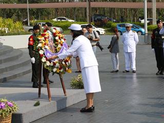 มหาวิทยาลัยพะเยา,นำโดย,ศาสตราจารย์พิเศษ,ดร.มณฑล,สงวนเสริมศรี,อธิการบดีมหาวิทยาลัยพะเยา,พร้อมด้วยคณะผู้บริหาร,คณาจารย์,เจ้าหน้าที่,,เข้าร่วมพิธีวางพวงมาลาถวายราชสักการะ,วันคล้ายวันสวรรคตสมเด็จพระนเรศวรมหาราช,ประจำปี,2561,