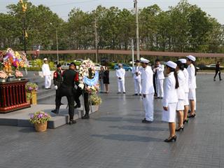 มหาวิทยาลัยพะเยา,นำโดย,ศาสตราจารย์พิเศษ,ดร.มณฑล,สงวนเสริมศรี,อธิการบดีมหาวิทยาลัยพะเยา,พร้อมด้วยคณะผู้บริหาร,คณาจารย์,เจ้าหน้าที่,,เข้าร่วมพิธีวางพวงมาลาถวายราชสักการะ,วันคล้ายวันสวรรคตสมเด็จพระนเรศวรมหาราช,ประจำปี,2561,