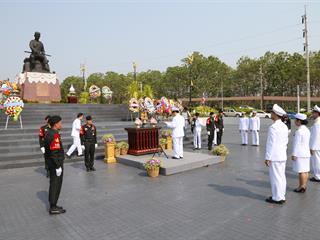 มหาวิทยาลัยพะเยา,นำโดย,ศาสตราจารย์พิเศษ,ดร.มณฑล,สงวนเสริมศรี,อธิการบดีมหาวิทยาลัยพะเยา,พร้อมด้วยคณะผู้บริหาร,คณาจารย์,เจ้าหน้าที่,,เข้าร่วมพิธีวางพวงมาลาถวายราชสักการะ,วันคล้ายวันสวรรคตสมเด็จพระนเรศวรมหาราช,ประจำปี,2561,