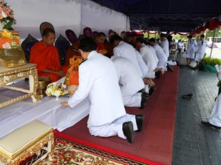 มหาวิทยาลัยพะเยา,นำโดย,ศาสตราจารย์พิเศษ,ดร.มณฑล,สงวนเสริมศรี,อธิการบดีมหาวิทยาลัยพะเยา,พร้อมด้วยคณะผู้บริหาร,คณาจารย์,เจ้าหน้าที่,,เข้าร่วมพิธีวางพวงมาลาถวายราชสักการะ,วันคล้ายวันสวรรคตสมเด็จพระนเรศวรมหาราช,ประจำปี,2561,
