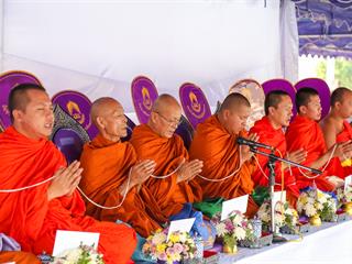 มหาวิทยาลัยพะเยา,นำโดย,ศาสตราจารย์พิเศษ,ดร.มณฑล,สงวนเสริมศรี,อธิการบดีมหาวิทยาลัยพะเยา,พร้อมด้วยคณะผู้บริหาร,คณาจารย์,เจ้าหน้าที่,,เข้าร่วมพิธีวางพวงมาลาถวายราชสักการะ,วันคล้ายวันสวรรคตสมเด็จพระนเรศวรมหาราช,ประจำปี,2561,